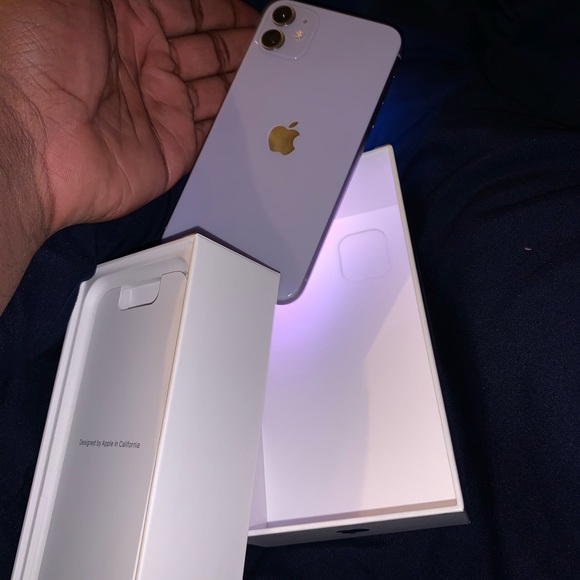 IPHONE 11 - Picture 3 of 4